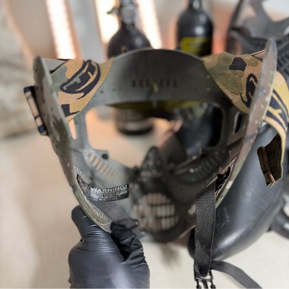 Lot Black Paintball Gear Set 2 mask. 3M ear protectors, 6 hoppers, 2 gas pipetts - Picture 14 of 17